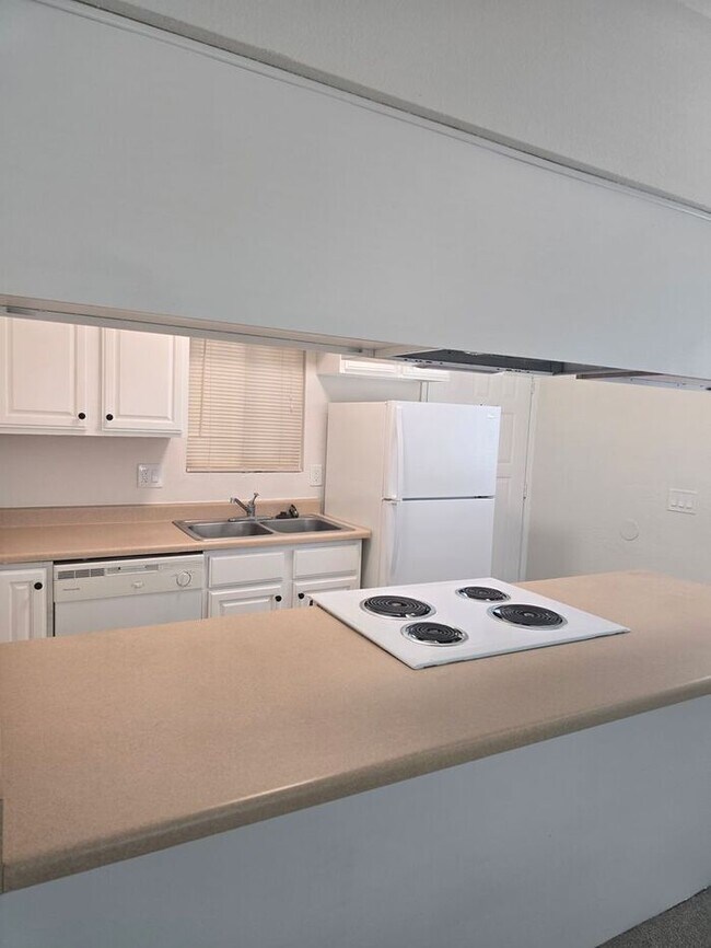 Foto del edificio - 1/2 MONTH FREE ON 12 MONTH LEASE AND MOVE ...