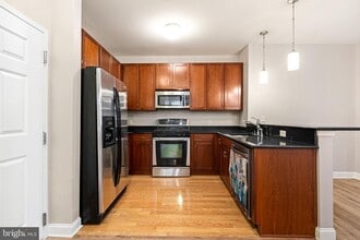 Building Photo - 200 W Elm St