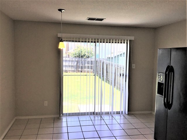 Foto del edificio - 6923 Opal Clfs