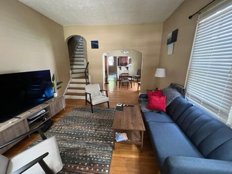 Primary Photo - 5538 N College Ave