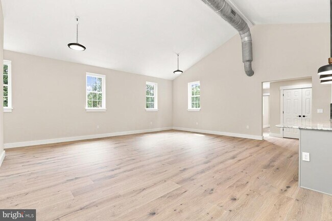 Foto del edificio - 5567 Pennell Rd