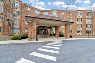 Building Photo - 1880 Bonnie Ln