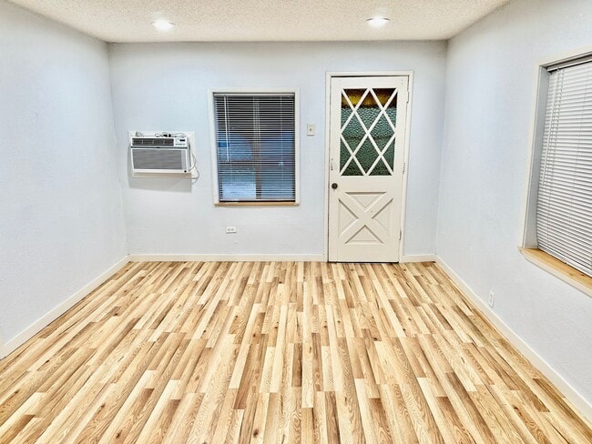 Foto del edificio - 1220 Academy Ave