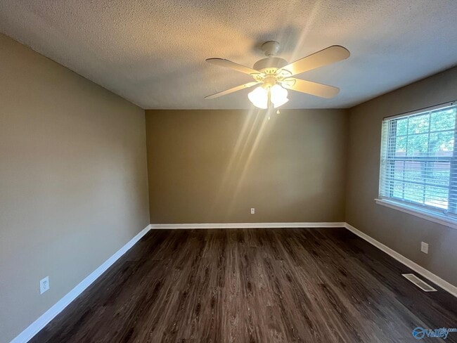 Foto del edificio - 726 Larkwood Cir SW