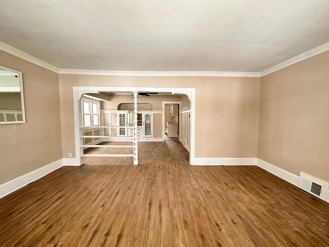 Building Photo - 2704 W Concordia Ave