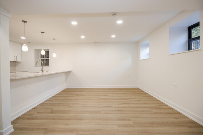 Foto del edificio - 1139 N Winchester Ave