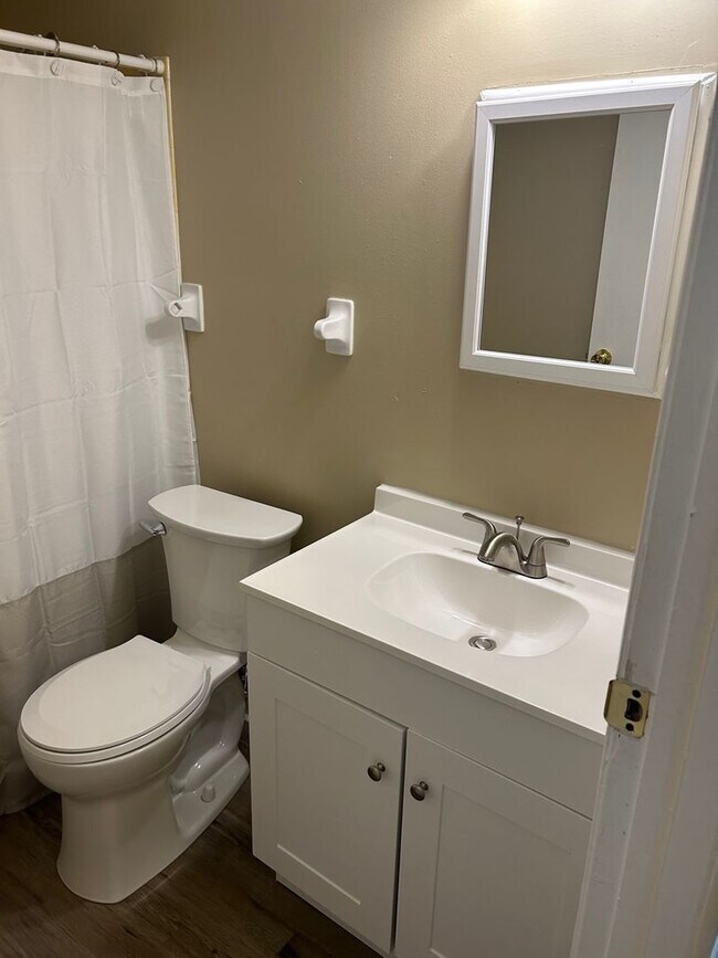 Foto del edificio - Townhouse Available for Rent  in Charlotte