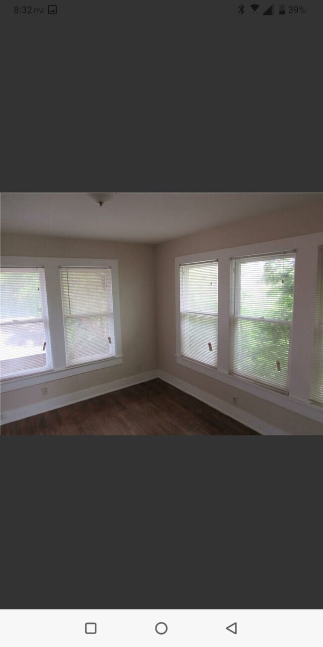 Building Photo - 1110 7th St