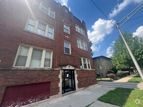 Building Photo - 2049 E 68th St