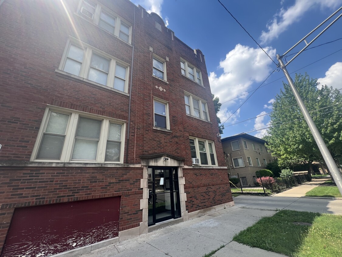 Primary Photo - 2049 E 68th St