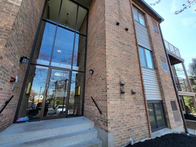 Building Photo - 7645 Montgomery Rd, Unit 3