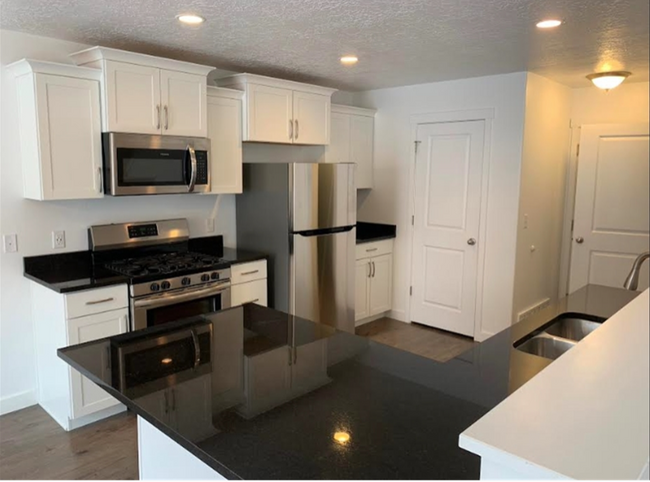 Building Photo - 458 S Pegasus Way