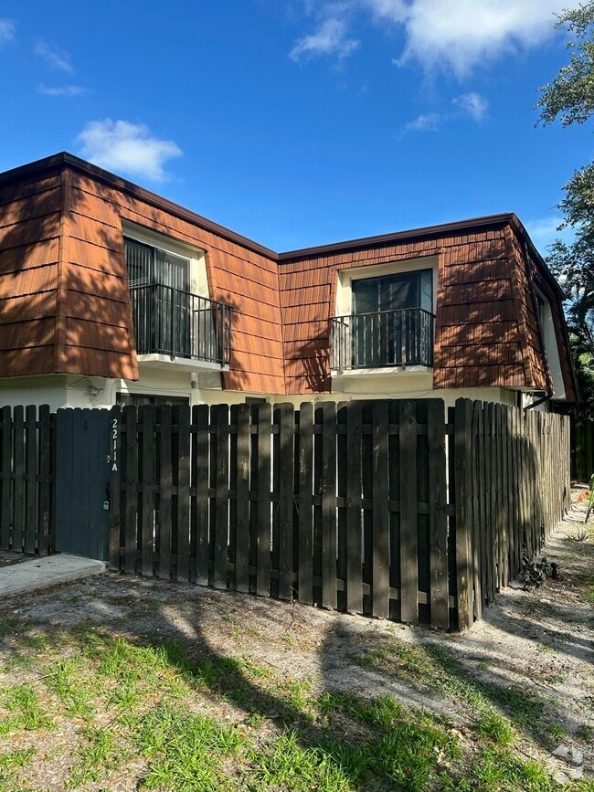 Building Photo - 2211 White Pine Cir