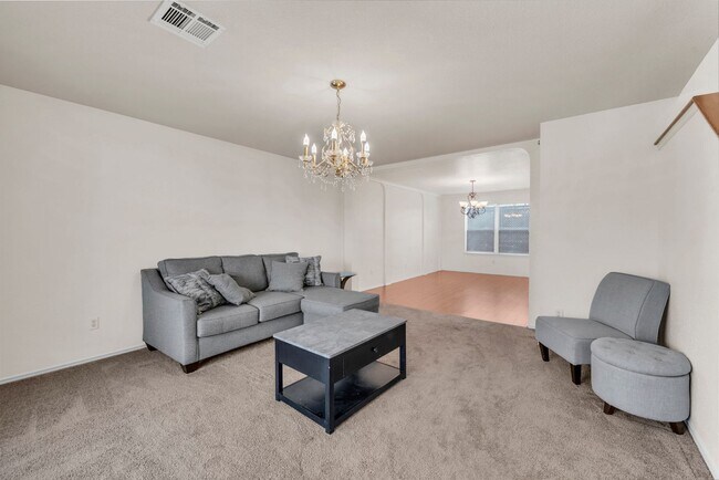 Foto del edificio - Spacious home on Montrose