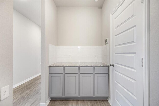 Building Photo - 828 Laguna Grn Ln