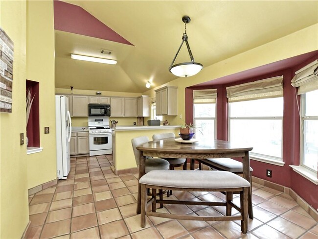 Building Photo - 206 Meadowside Dr