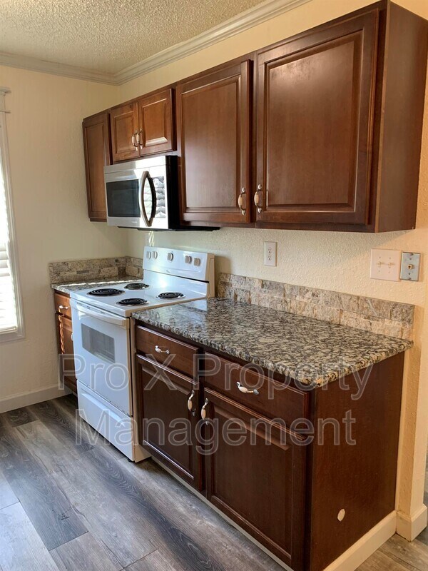 Foto del edificio - 3111 E 12th St