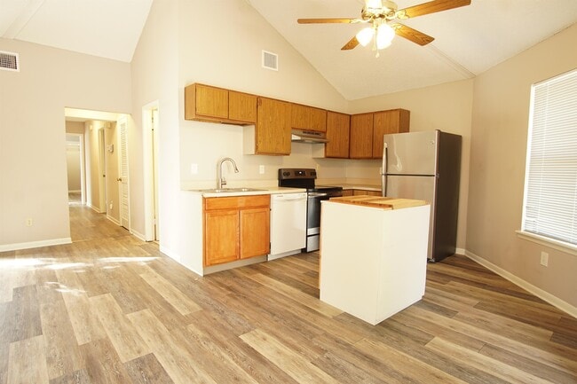 Photo - 1912 Hubbard St House