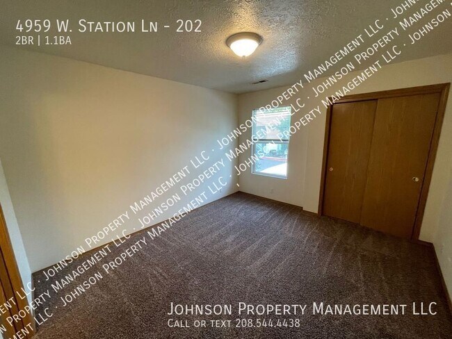 Building Photo - Upgraded 2BR Apartment with Central A/C an...