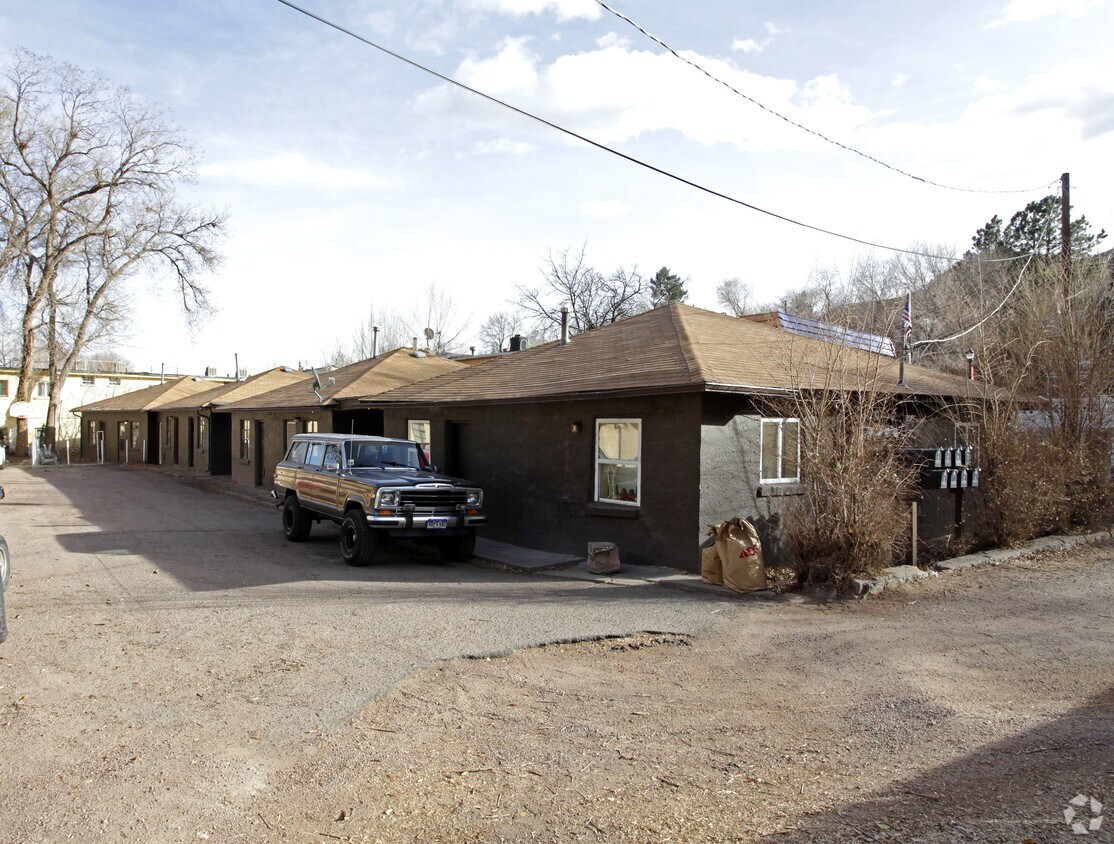 Building Photo - 640 Manitou Ave