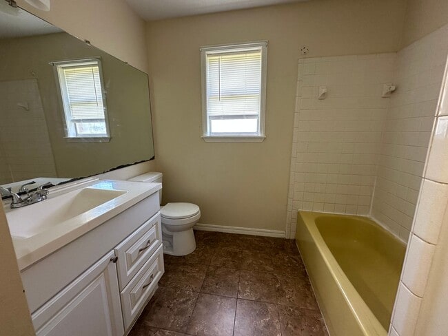 Building Photo - 410 N Joplin, Apt 1-4