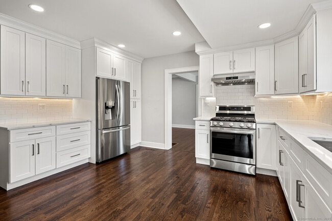 Building Photo - 252 Seaside Ave