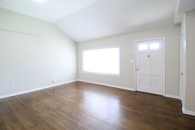 Building Photo - 2+ Bedroom 1 Bath Home In Overland Park Ka...