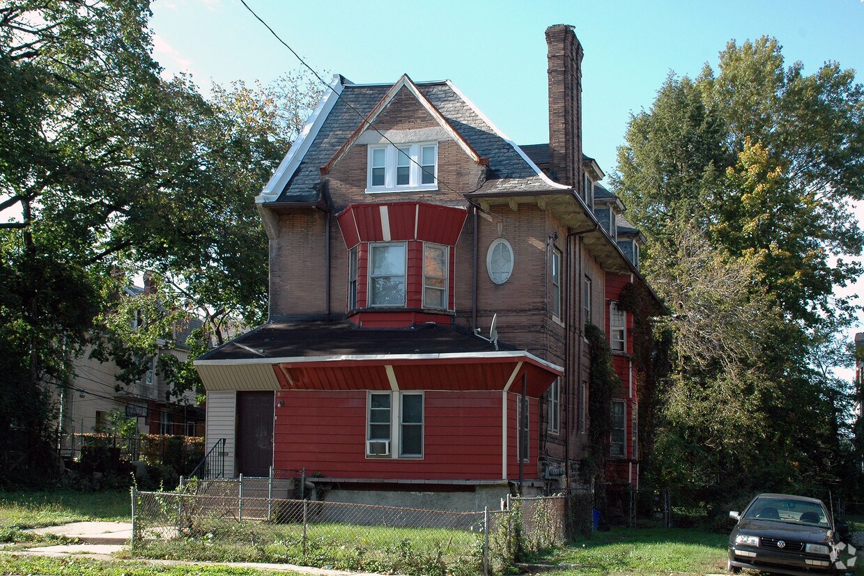 Building Photo - 5713 Thomas Ave