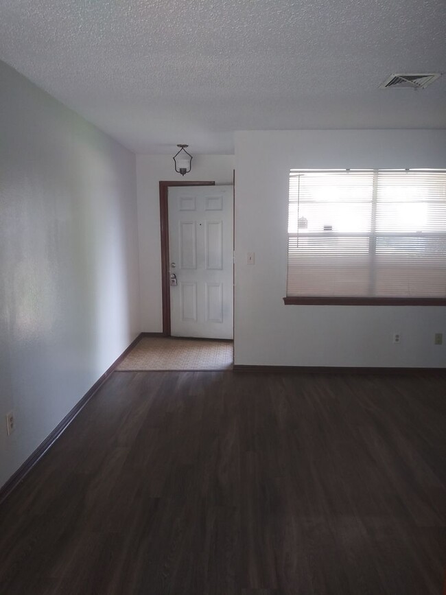 Foto del edificio - 4720 Spiva Dr