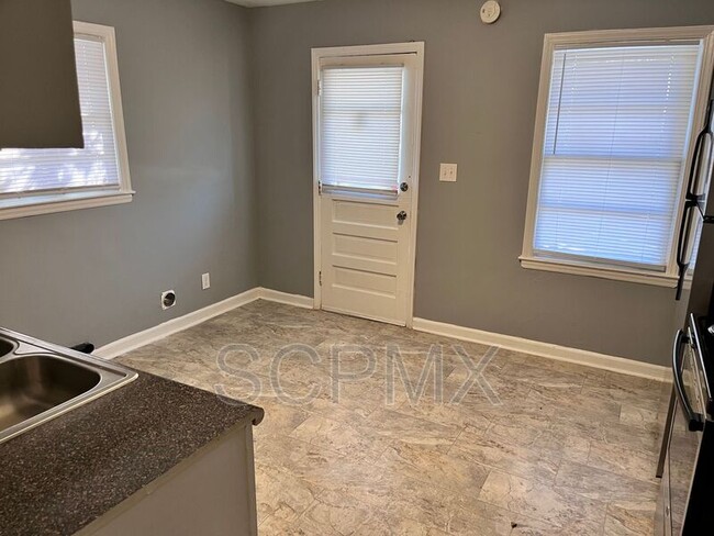 Photo - 2423 Crestview Dr House