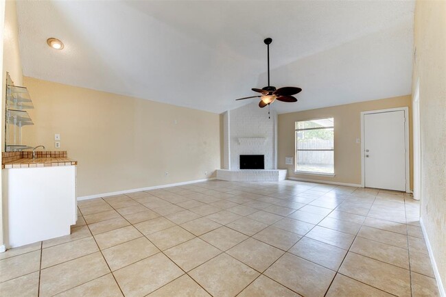 Building Photo - 4035 Green Crest Dr
