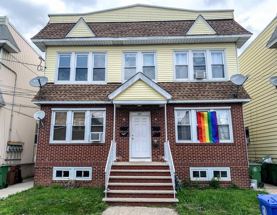 327 Ashton Ave Unit 2L, Linden, NJ 07036 Room for Rent in Linden, NJ