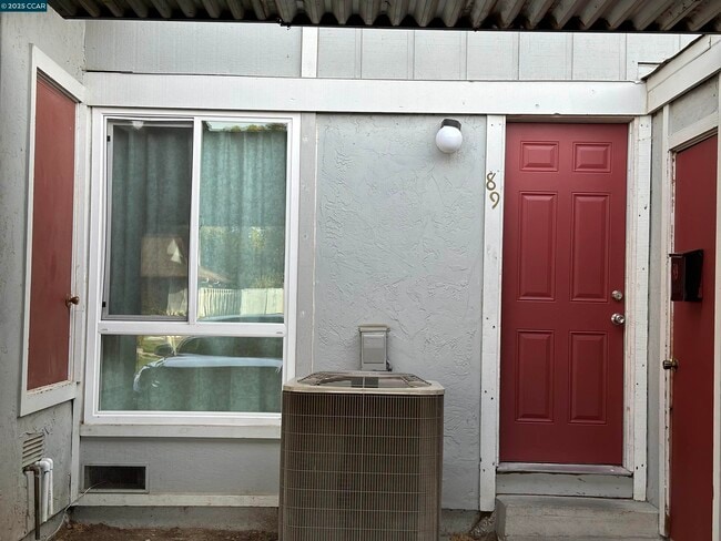 Building Photo - 89 Villa Cir