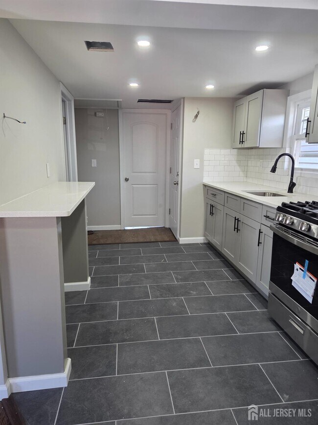 Foto del edificio - 649 State St