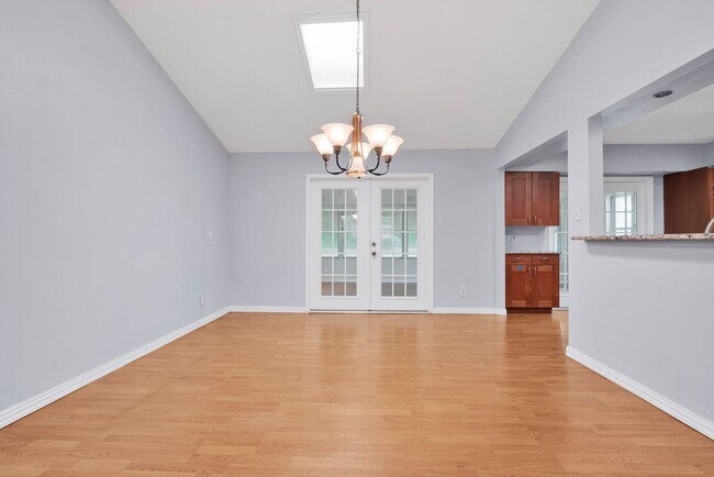 Foto del edificio - Charming 3-Bedroom Home in Prime Location!