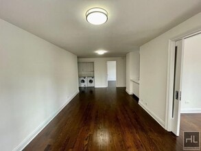 Building Photo - E 16 ST