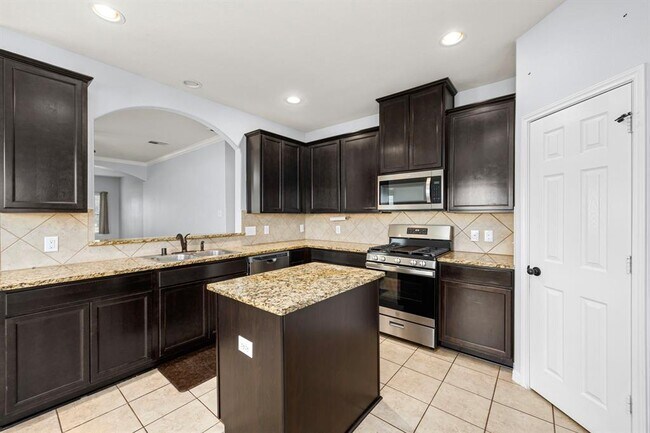 Foto del edificio - 13002 Lucy Grove Ln