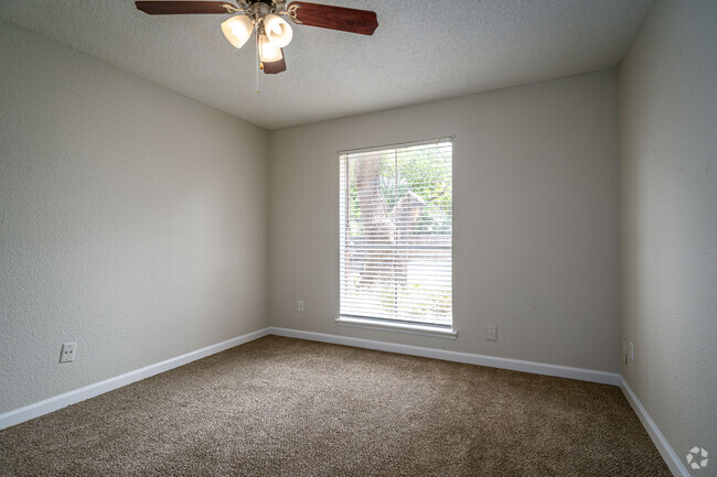 1BR, 1BA - 673SF - Woodlake Meadows