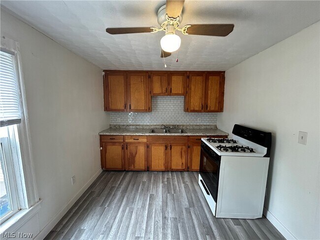 Foto del edificio - 1234 W 21st St