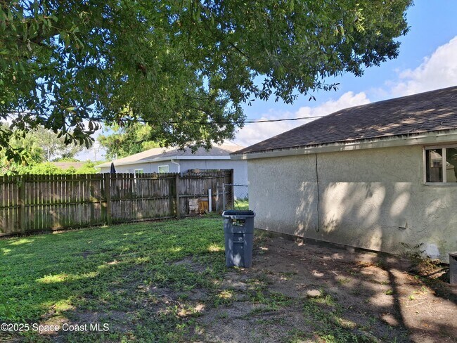 Building Photo - 150 Osceola Ave