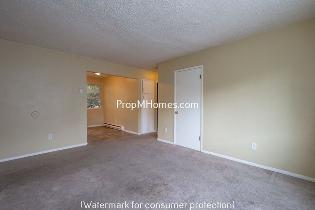 Building Photo - 6851 N Fessenden St