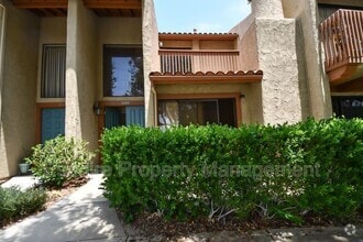Building Photo - 580 Rosewood Ave