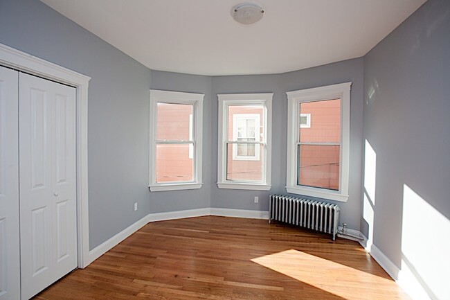 Building Photo - 377 Prospect St