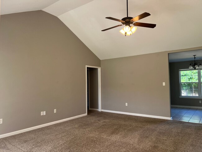 Building Photo - 329 Autumn Dr