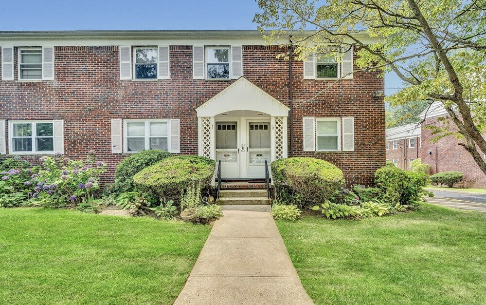 Primary Photo - 134 Manor Dr