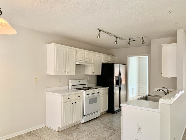 Building Photo - 485 Chippenham Ct
