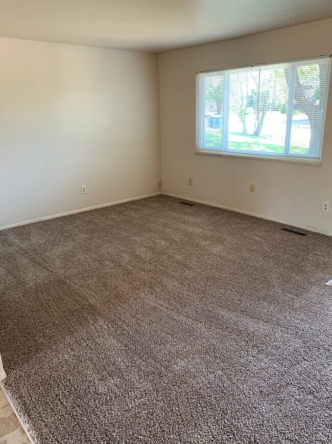 Foto del edificio - 3 Bed, 1.5 Bath Duplex in Central Fort Collins!