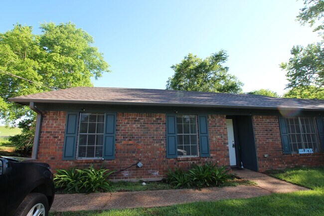 Building Photo - Barbara St 201