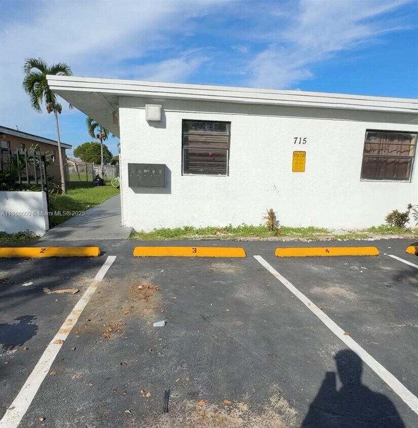 Foto del edificio - 715 NW 7th Ave