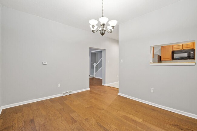 Building Photo - Refreshed 3 Bedroom in Elliott minutes fro...